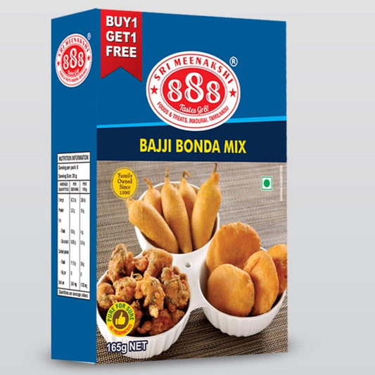 Bajji_Bonda_Mix_in_pouch_with_fried_bajjis_and_bondas_served_on_banana_leaf_with_coconut_chutney
