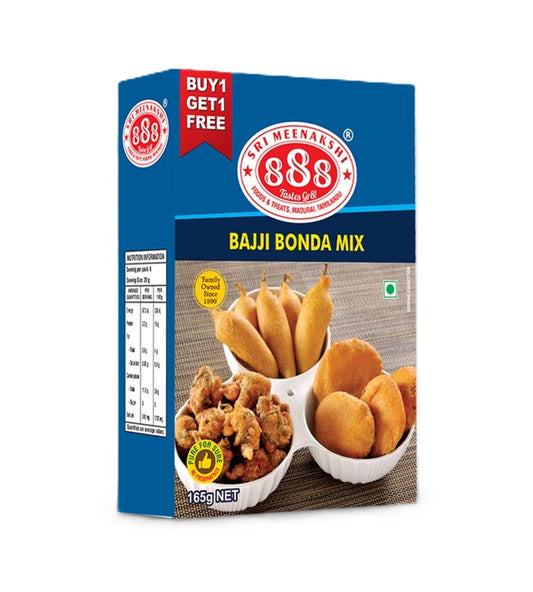 Bajji_Bonda_Mix_in_pouch_with_fried_bajjis_and_bondas_served_on_banana_leaf_with_coconut_chutney